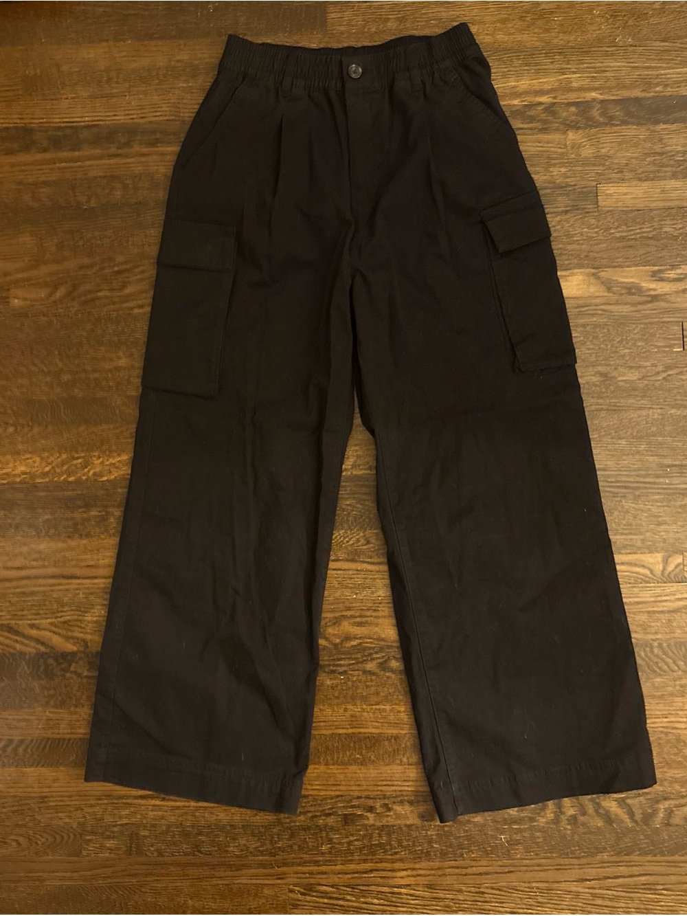 Old Navy Wide Leg Cargo Pants with Comfort Waist M.   NWOT